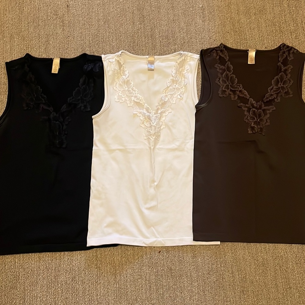 Three banana republic tops. Size extra small beautiful lease around vneck